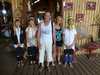 Barruelanos con las mujeres jirafa en el lago INLE (Birmania)